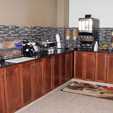 Foxwood Inn And Suites Fox Creek 외부 사진