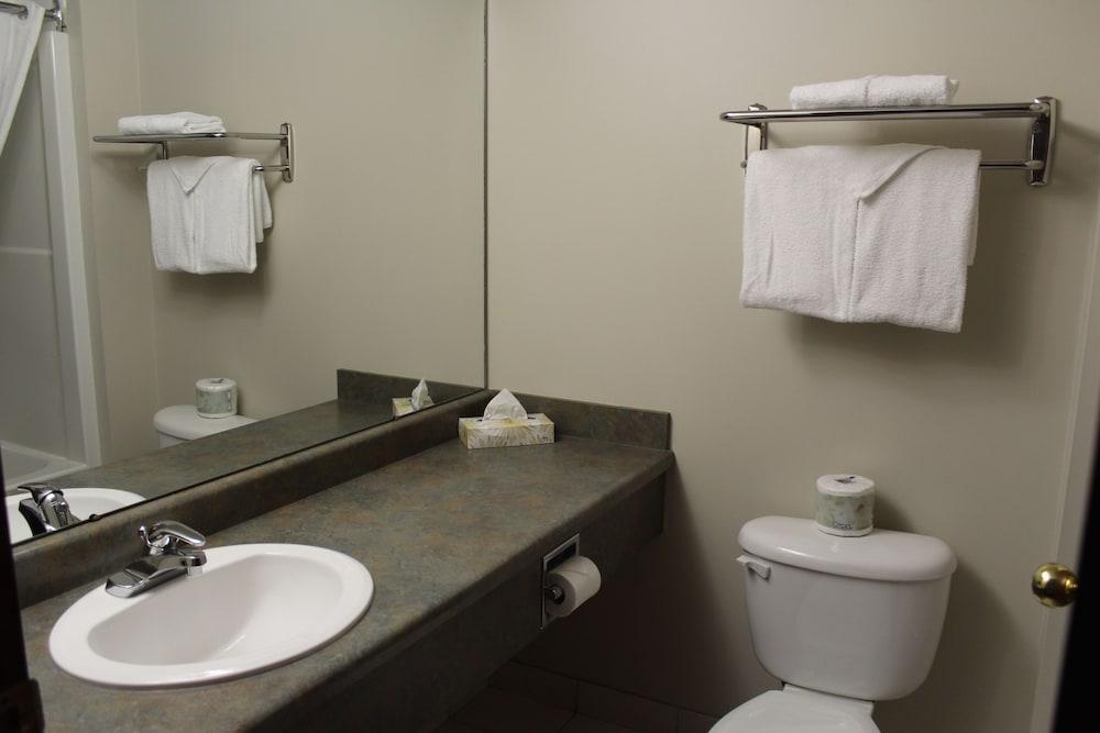 Foxwood Inn And Suites Fox Creek 외부 사진