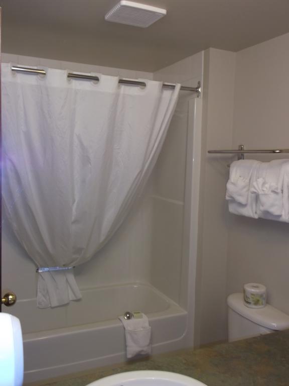 Foxwood Inn And Suites Fox Creek 객실 사진