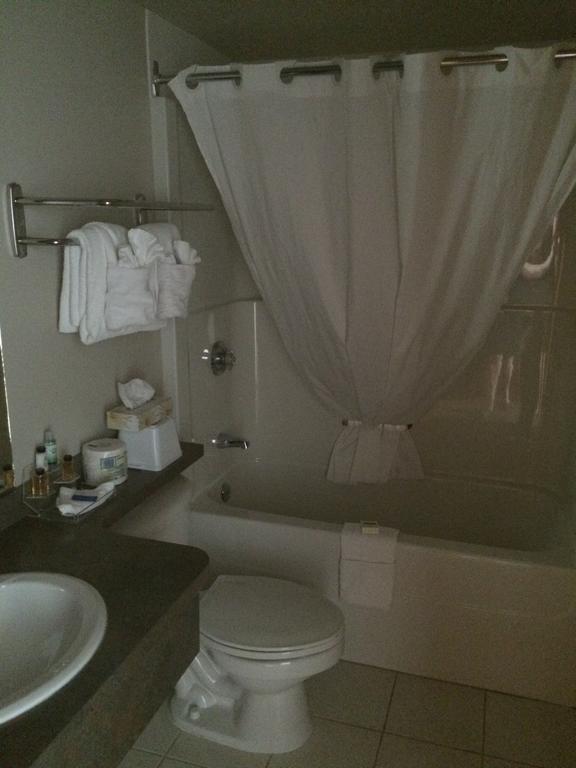 Foxwood Inn And Suites Fox Creek 객실 사진