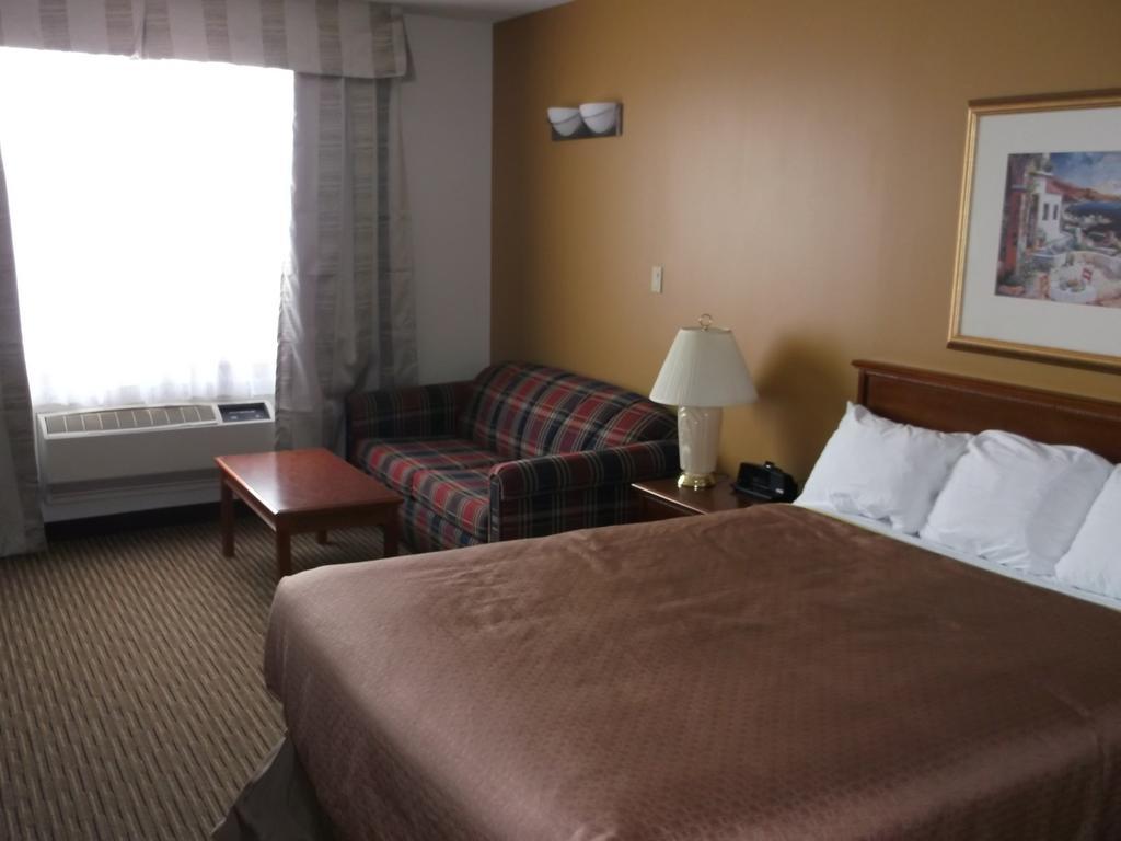 Foxwood Inn And Suites Fox Creek 객실 사진