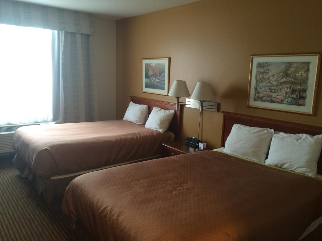 Foxwood Inn And Suites Fox Creek 객실 사진
