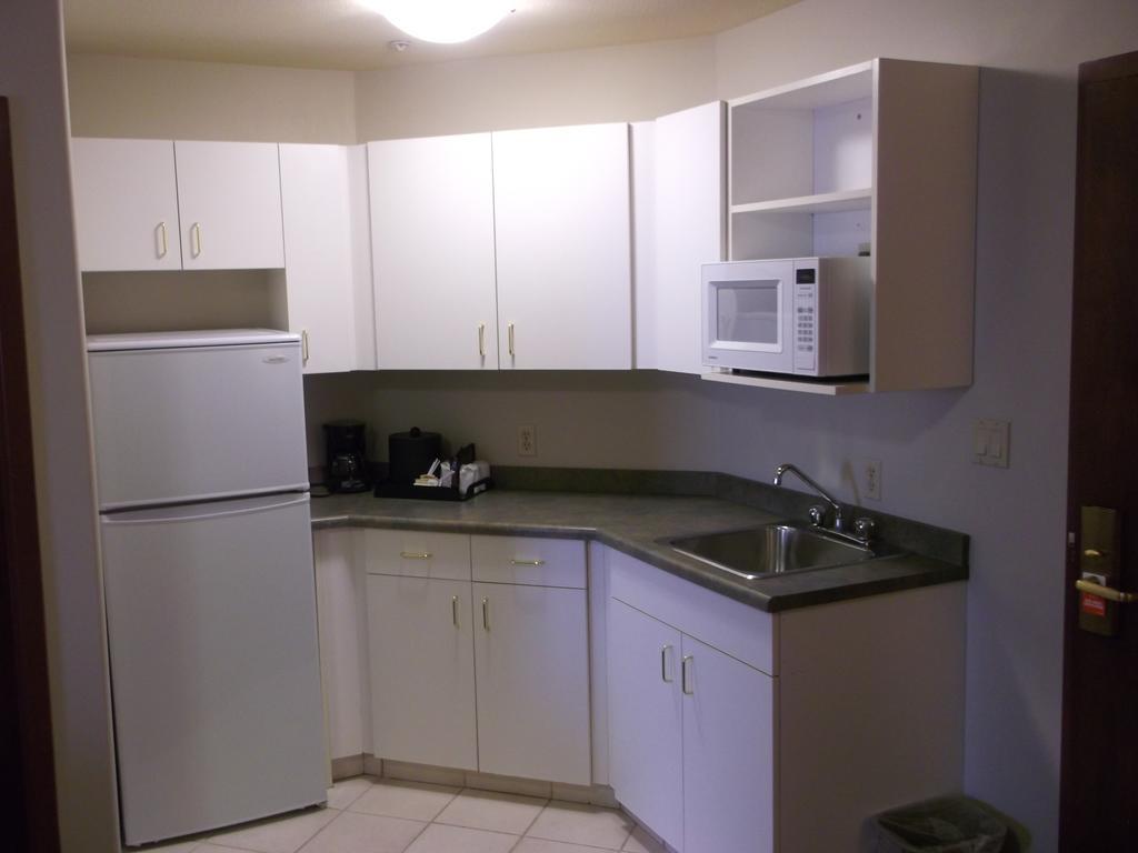 Foxwood Inn And Suites Fox Creek 객실 사진
