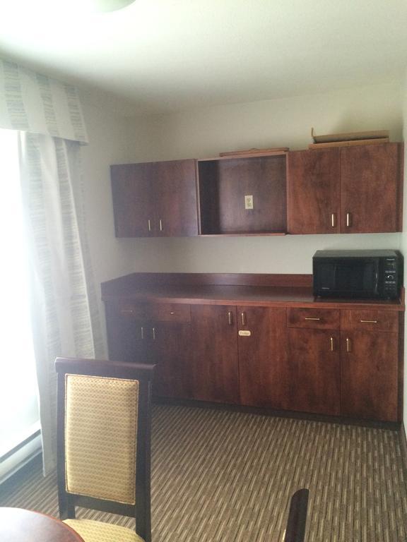 Foxwood Inn And Suites Fox Creek 객실 사진