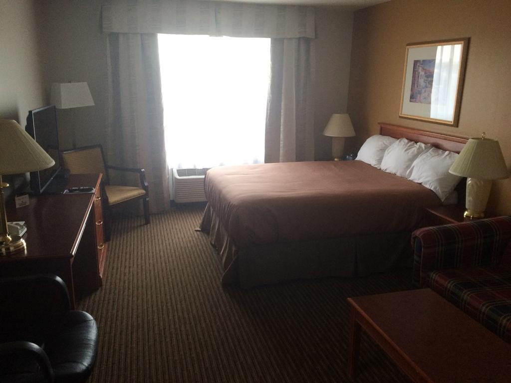 Foxwood Inn And Suites Fox Creek 객실 사진