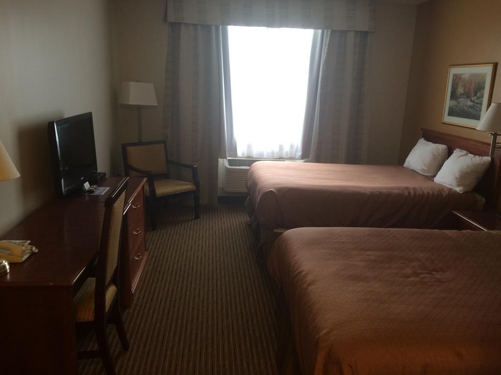 Foxwood Inn And Suites Fox Creek 객실 사진