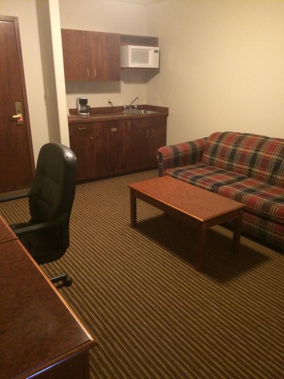 Foxwood Inn And Suites Fox Creek 객실 사진